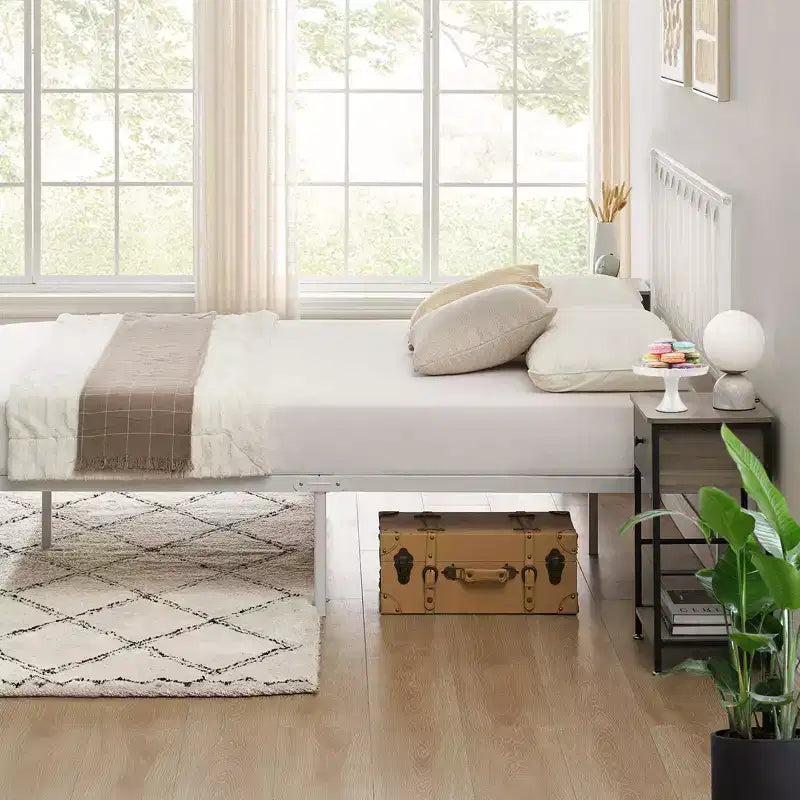 Struttura letto a piattaforma queen size con testiera, struttura in metallo resistente, 32 cm di spazio sotto il letto, robuste doghe, silenzioso, non è necessario il box spring, bianco