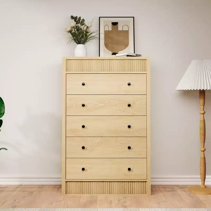 Comò moderno scanalato largo 5 cassetti, mobile contenitore in legno per camera da letto, cameretta, corridoio, soggiorno, rovere naturale 5 vani