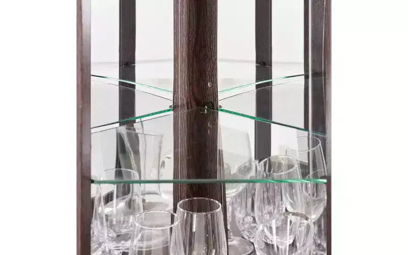 Vetrinetta ad angolo con illuminazione, adatta per soggiorni, collezioni di antiquariato, conservazione di vini o esposizione di bicchieri da bar. Legno di ciliegio scuro