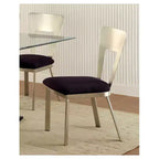 Sedia con schienale rettangolare, design imbottito, telaio in acciaio verniciato a polvere.