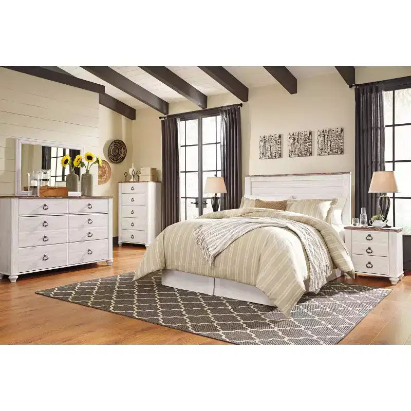 Testiera del letto Queen Willowton con pannello sbiancato: Laminato effetto legno, montata sul telaio del letto